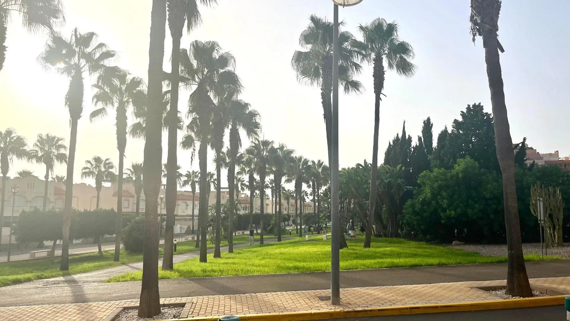 Almerimar Amplio Apartamento De 3 Habitaciones Con Piscina, Pista De Padel, Futbol Y Garaje Cubierto Para 2 Coches En Altas Entinas